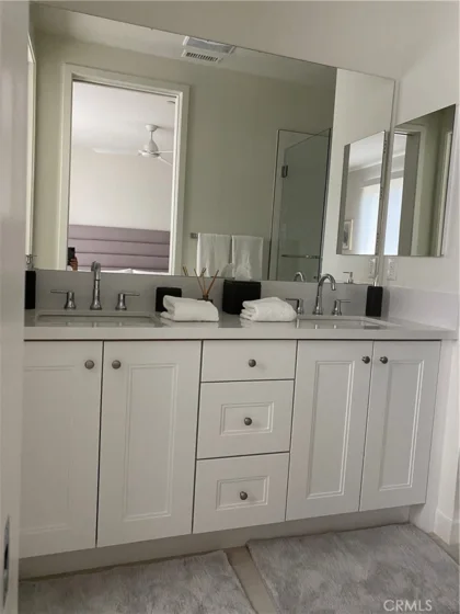 3090 Doheny photo 15