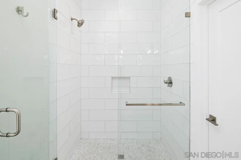 1345 Holly Avenue photo 19