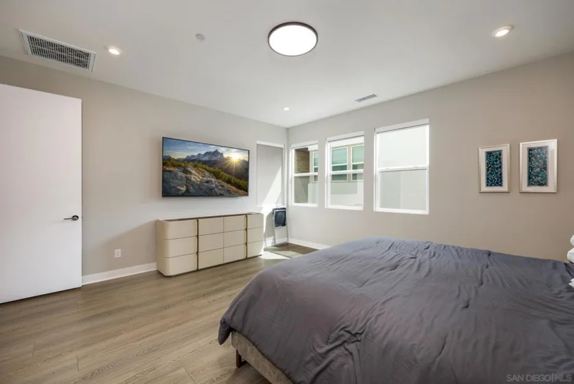 2641 Everly Drive photo 3