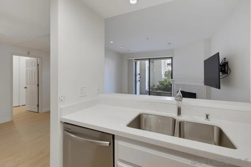 5865 Friars Road #3104 photo 3