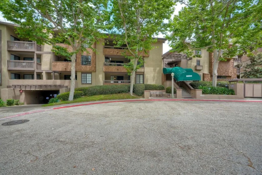 8860 Villa La Jolla Drive #202 photo 1