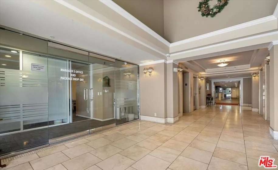 620 S Gramercy Place #301 photo 34