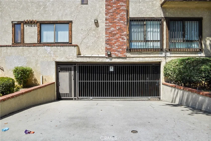 14239 Sherman Way #3 photo 4