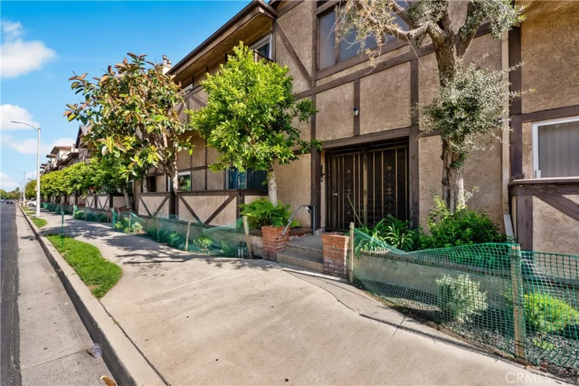 5500 Lindley #106 photo 30