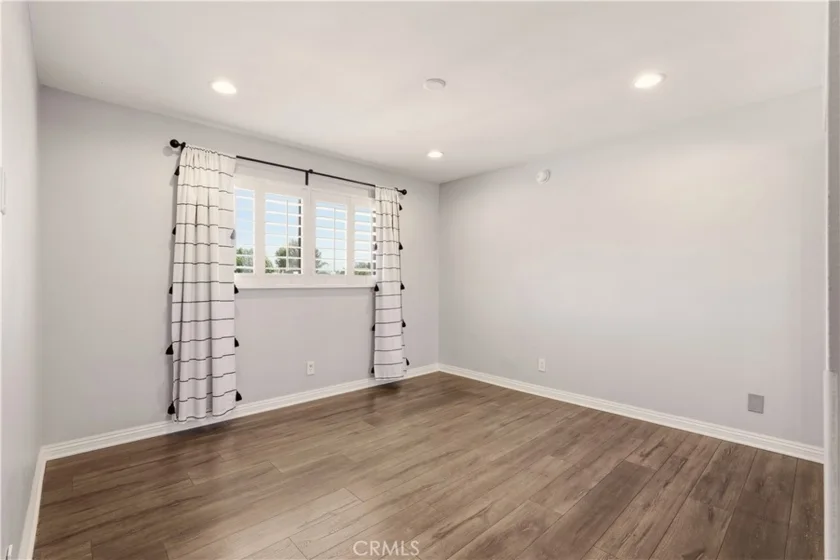4542 Willis Avenue #302 photo 23