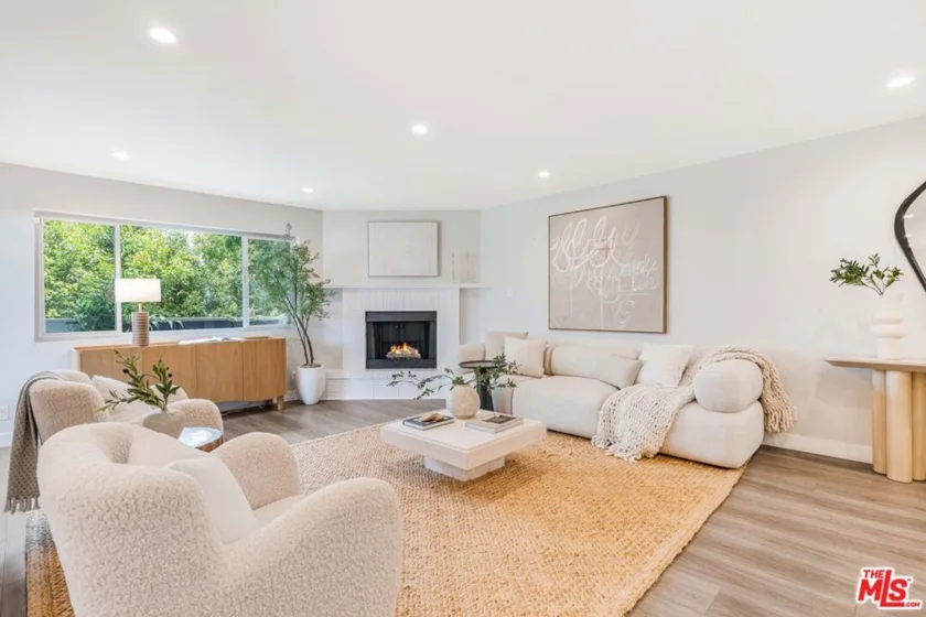 930 California Avenue #201 photo 2