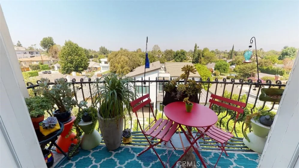 12407 Moorpark Street #303 photo 1