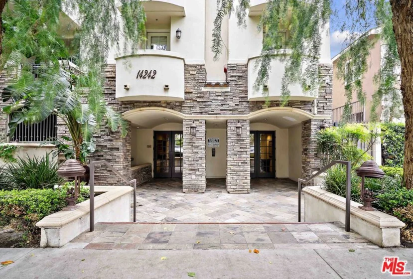 14242 Burbank Boulevard #205 photo 1