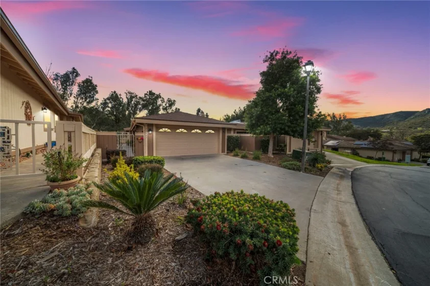 29887 Circle R Creek Lane photo 1