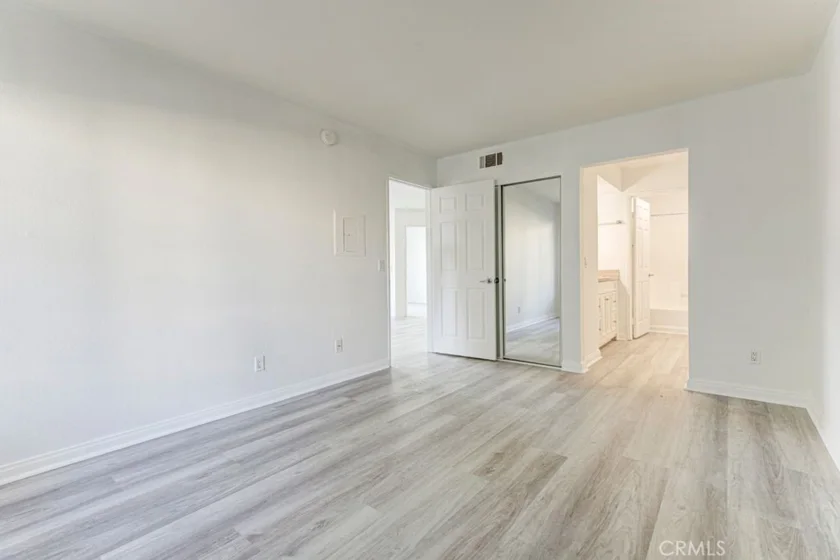 5515 Canoga Avenue #105 photo 9