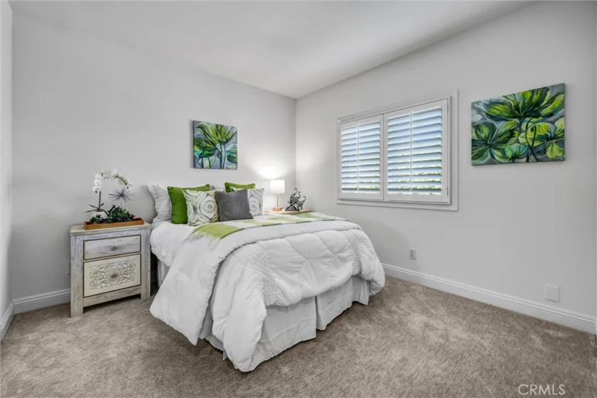 70 Fairlake photo 36