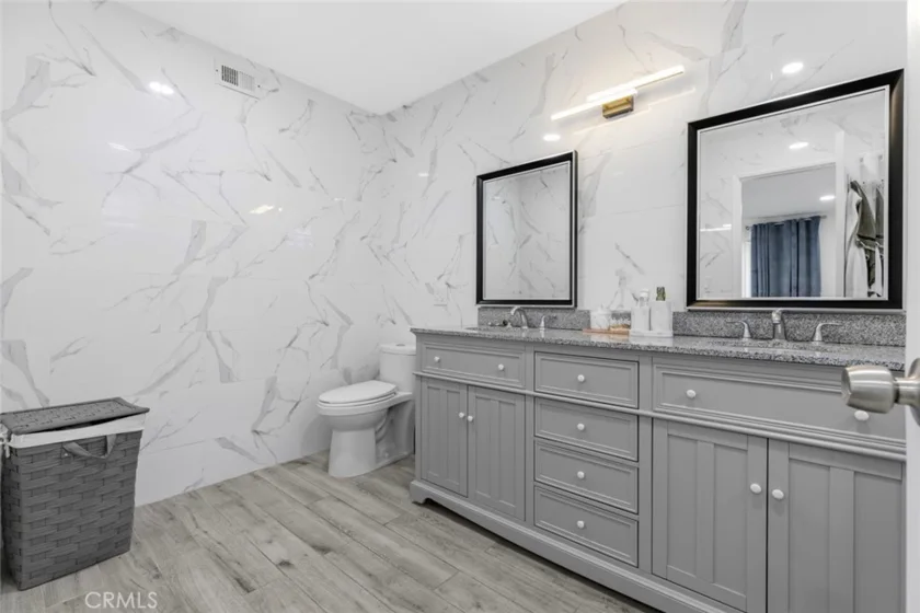 8801 Cedros Avenue #7 photo 24