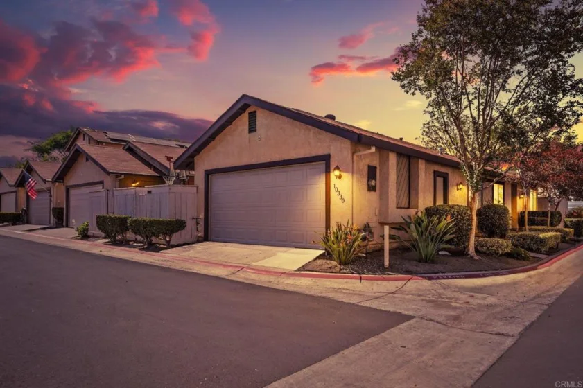 10330 Rosie Lane photo 1