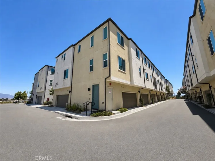 5491 Seacliff #113 photo 1