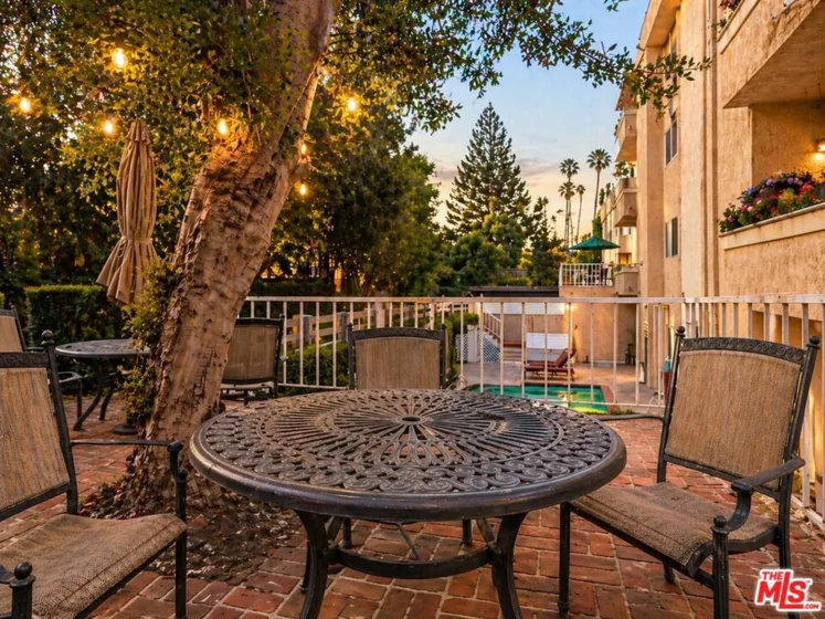 5139 Balboa Boulevard #12 photo 28