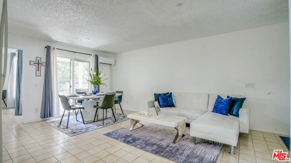 302 E Chestnut Avenue #215 photo 4
