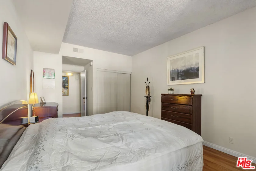 729 S Hobart Boulevard #40 photo 3