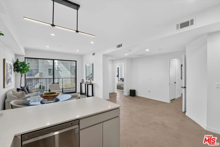 904 S New Hampshire Avenue #407 photo 4