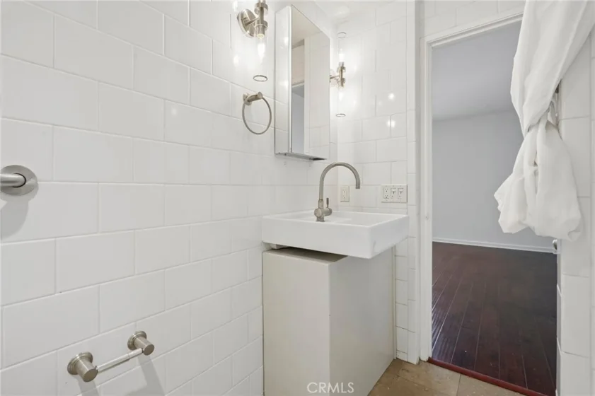 1131 Alta Loma photo 17