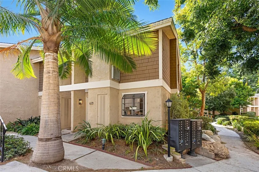 208 Pineview photo 1