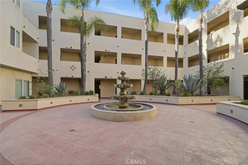 13941 Sherman Way #407 photo 9
