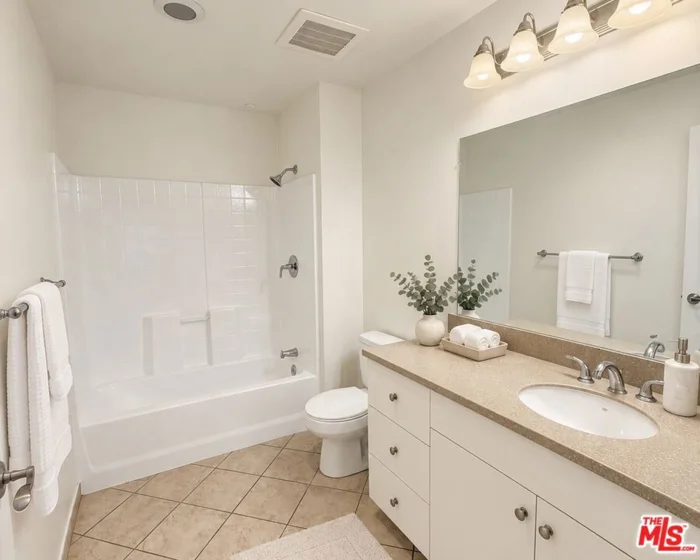 13941 Sherman Way #208 photo 13