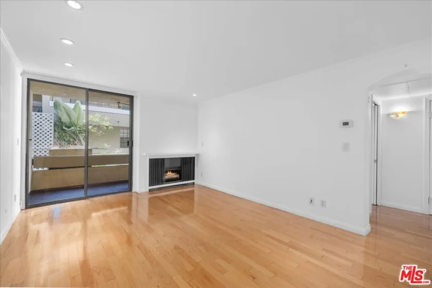 740 N Kings Road #114 photo 7