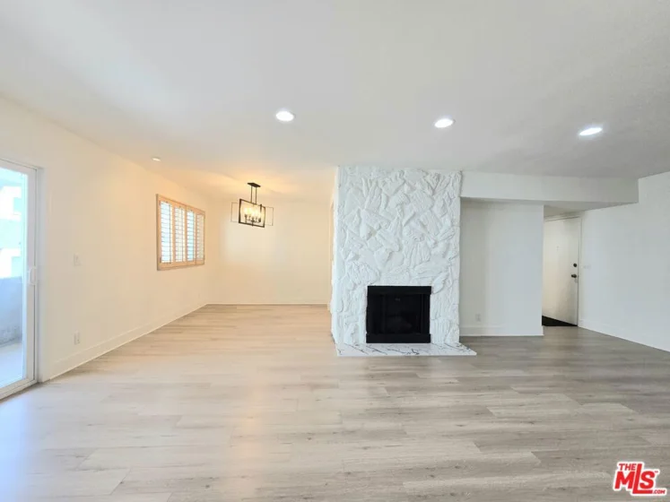 1262 S Barrington Avenue #204 photo 32