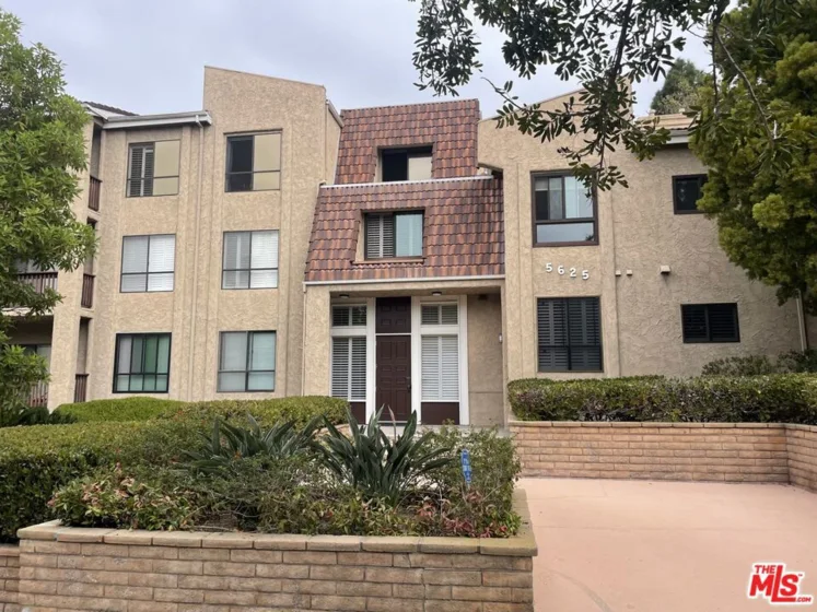 5625 Cambridge Way #301 photo 1