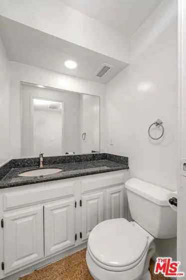 540 Kelton Avenue #105 photo 17