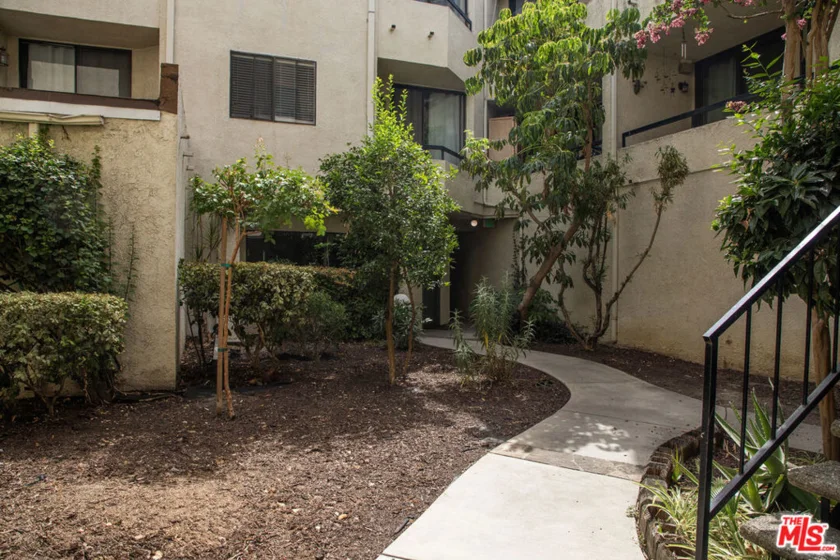 6323 Reseda Boulevard #44 photo 20