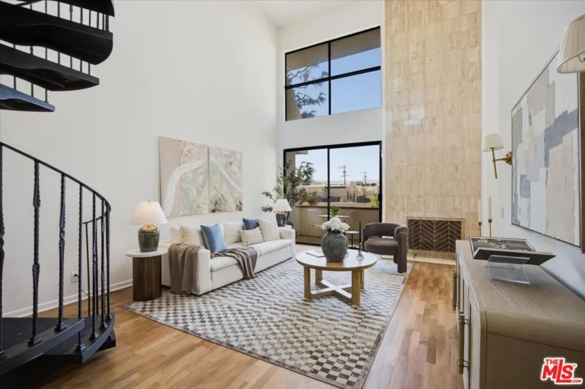 1271 Granville Avenue #402 photo 2