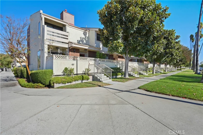 19451 Sherman Way #301 photo 1