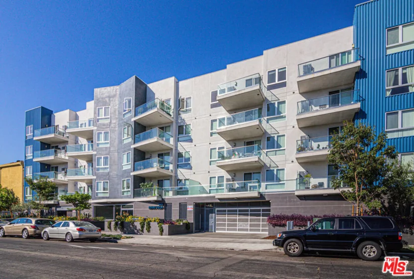 105 S Mariposa Avenue #204 photo 36