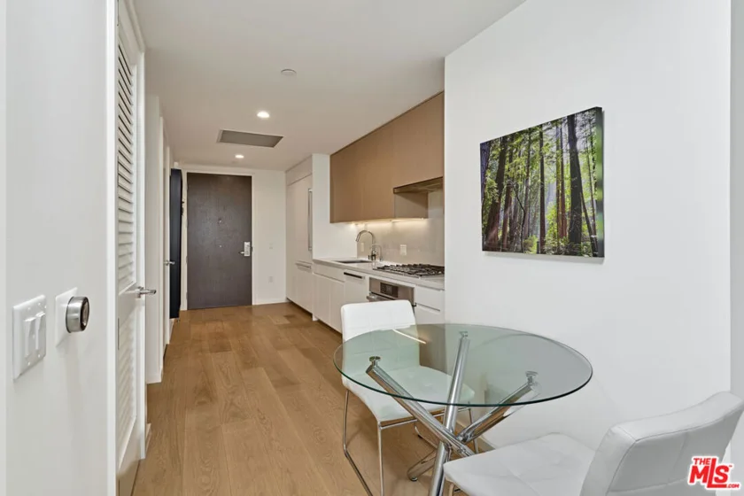 877 S Francisco Street #1220 photo 4