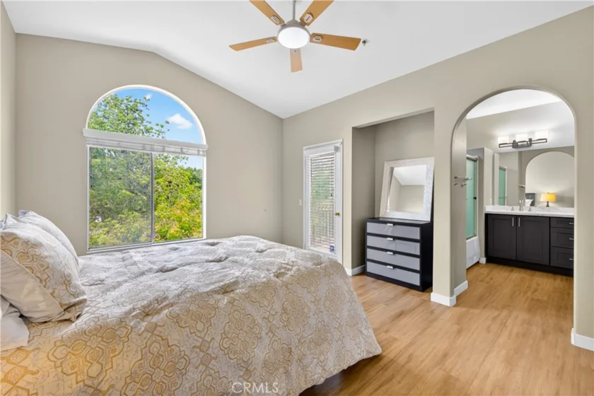 2329 Sunningdale photo 18