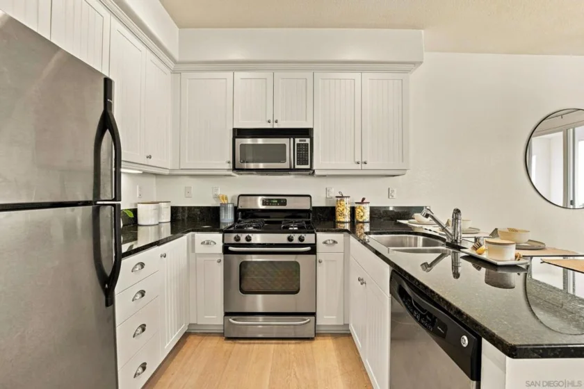 845 Harbor Cliff Way #305 photo 12