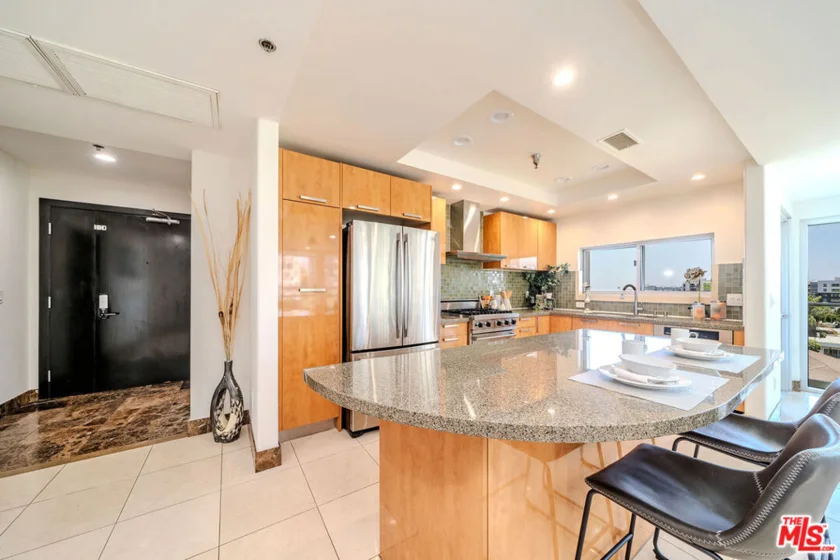 702 S Serrano Avenue #605 photo 12