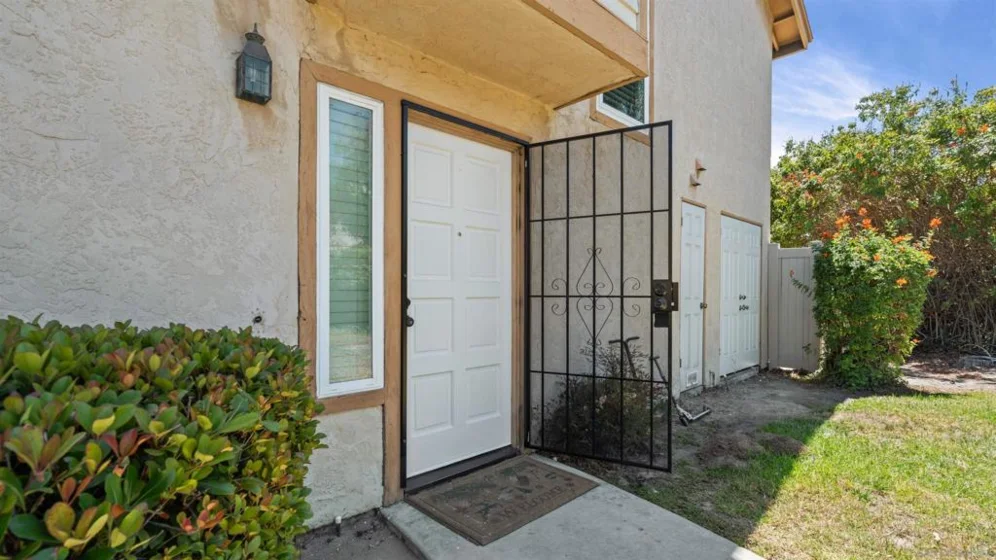 1629 Manzana Way photo 1