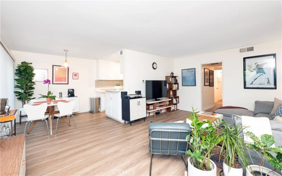 6160 Whitsett Avenue #4 photo 1
