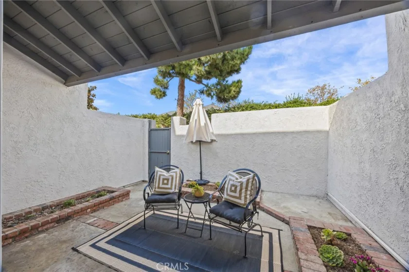 18741 Applewood photo 23