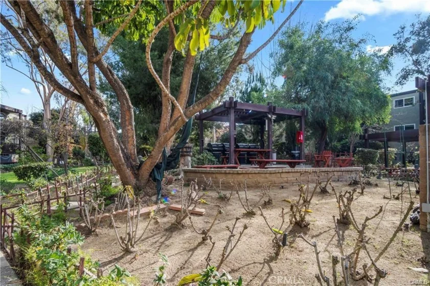 5860 Benner #303 photo 6