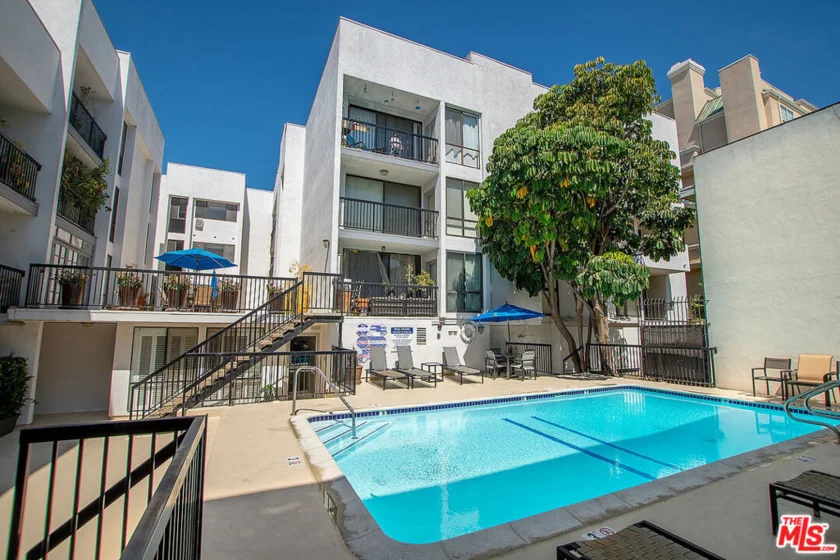 906 N Doheny Drive #510 photo 2