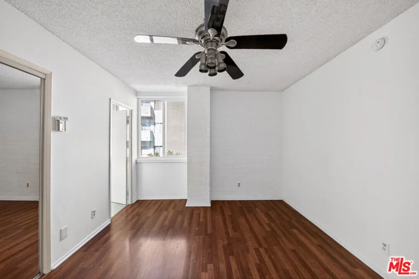 540 Kelton Avenue #402 photo 14