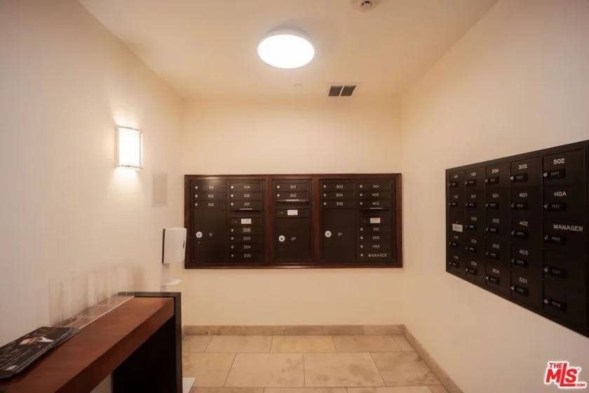 447 N Doheny Drive #104 photo 28