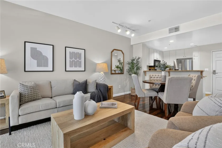 160 S Hudson Avenue #111 photo 11