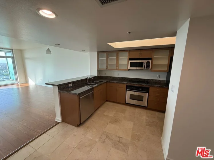 13700 Marina Pointe Drive #1219 photo 3