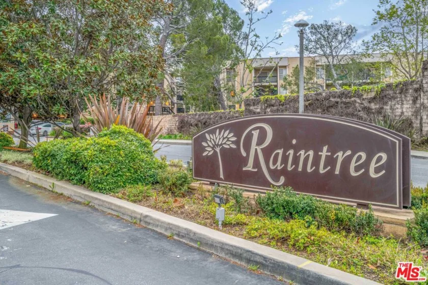 8105 Raintree Circle photo 17