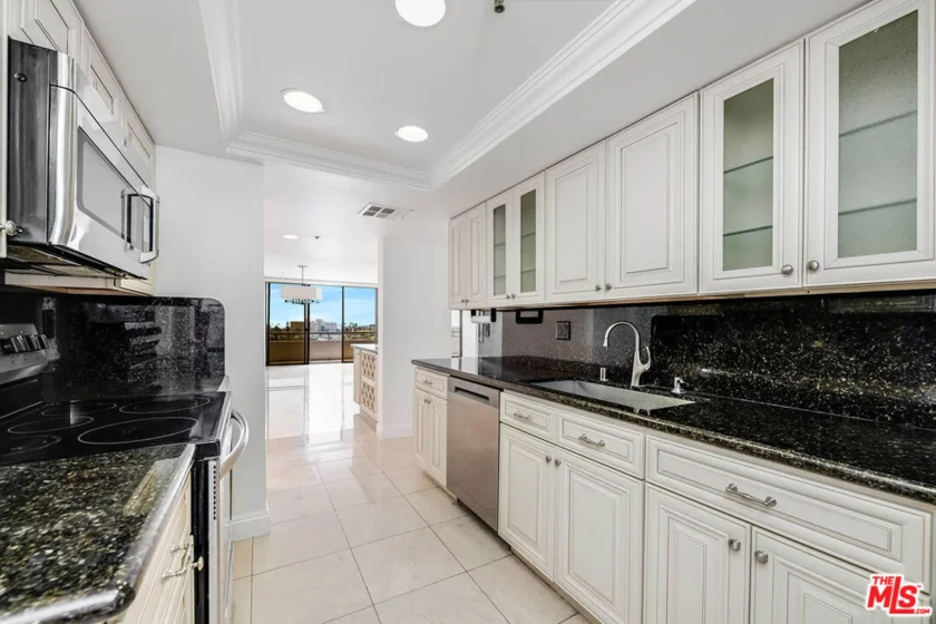 10660 Wilshire Boulevard #701 photo 3