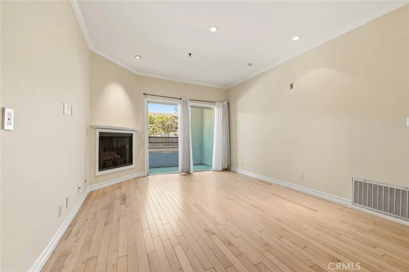 300 N N El Molino Avenue #107 photo 4